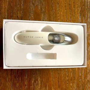 Eyeonix eye massaging beauty tool by nurse Jamie